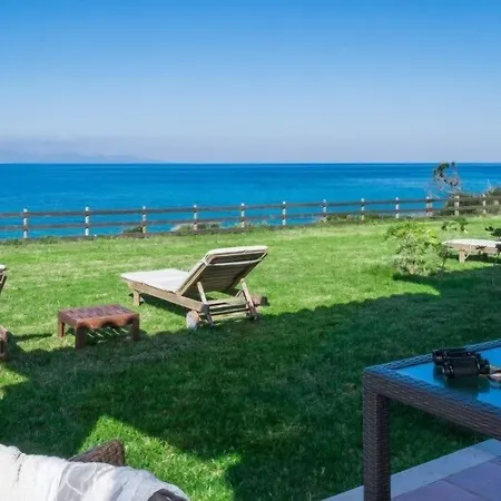 בית נופש Kavos Psarou *